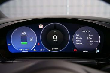 Porsche Macan I 4 Electric — photo 17