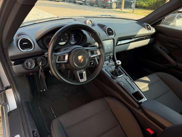 Porsche 718 Cayman T — photo 6