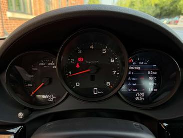 Porsche 718 Cayman T — photo 9