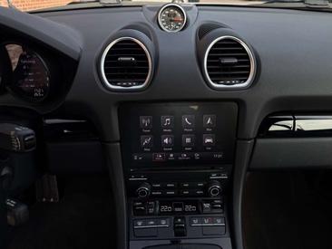 Porsche 718 Cayman T — photo 10