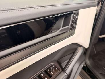 Porsche Cayenne III — photo 11