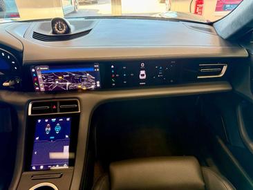 Porsche Taycan 4S — photo 18