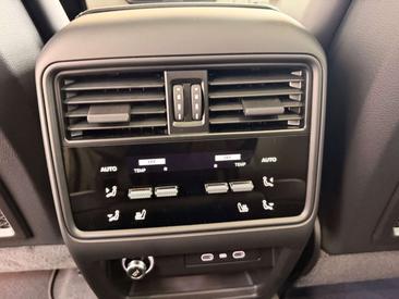 Porsche Cayenne III — photo 14