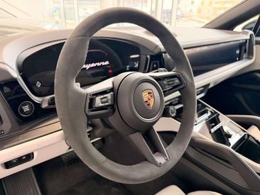 Porsche Cayenne III — photo 15