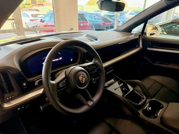 Porsche Cayenne S — photo 14