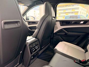 Porsche Cayenne III — photo 17