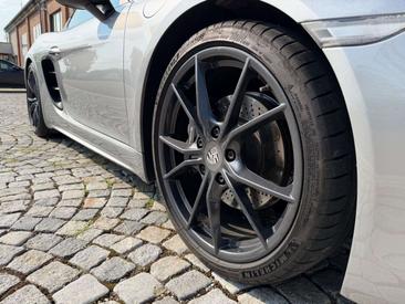 Porsche 718 Cayman T — photo 21