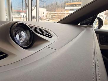 Porsche Cayenne III — photo 22