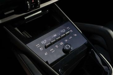 Porsche Cayenne III — photo 16