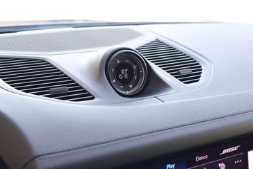 Porsche Cayenne III — photo 17