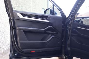 Porsche Cayenne III — photo 18