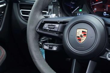 Porsche Macan I GTS — photo 25