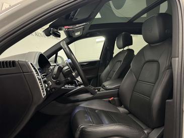 Porsche Cayenne E-Hybrid — photo 11