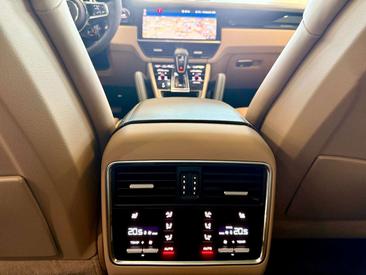 Porsche Cayenne E-Hybrid — photo 11