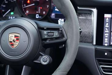 Porsche Macan I GTS — photo 26