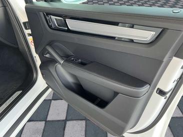 Porsche Cayenne E-Hybrid — photo 19