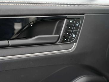 Porsche Cayenne E-Hybrid — photo 14