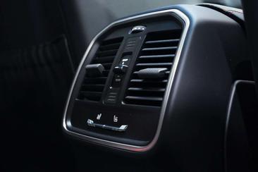 Porsche Macan I GTS — photo 33