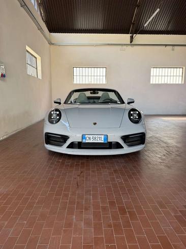 Porsche 911 Cabriolet Carrera 4S — photo 2