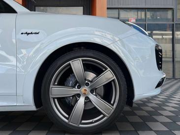 Porsche Cayenne E-Hybrid — photo 28