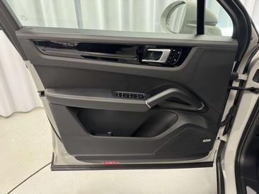 Porsche Cayenne E-Hybrid — photo 20