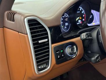 Porsche Cayenne E-Hybrid — photo 16
