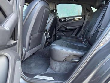 Porsche Cayenne III — photo 18