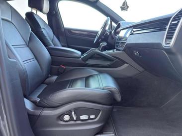 Porsche Cayenne III — photo 19
