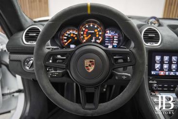 Porsche 718 Cayman GT4 RS — photo 32