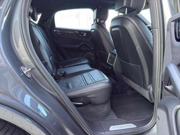 Porsche Cayenne III — photo 20