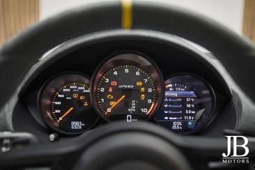 Porsche 718 Cayman GT4 RS — photo 33