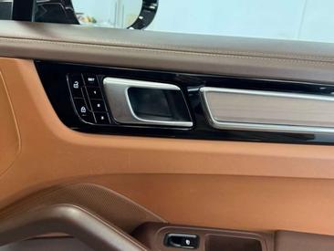 Porsche Cayenne E-Hybrid — photo 28