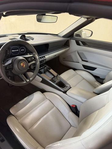 Porsche 911 Cabriolet Carrera 4S — photo 10