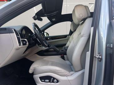 Porsche Cayenne III — photo 9