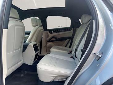 Porsche Cayenne III — photo 14