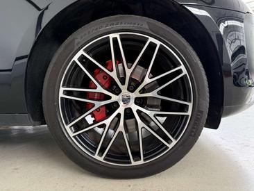 Porsche Macan — photo 5