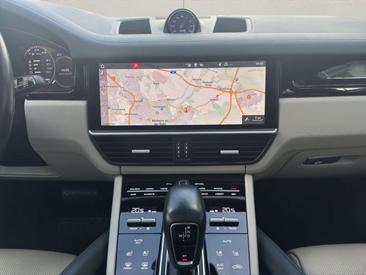 Porsche Cayenne III — photo 20