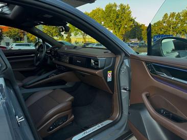 Porsche Macan I 4S Electric — photo 9