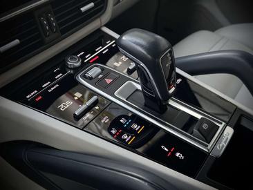 Porsche Cayenne III — photo 24