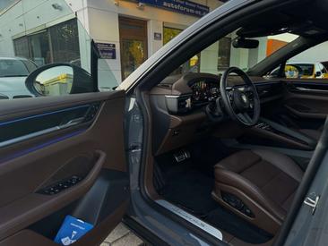 Porsche Macan I 4S Electric — photo 11