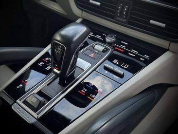 Porsche Cayenne III — photo 25