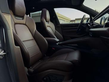 Porsche Macan I 4S Electric — photo 17
