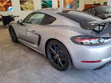 Porsche 718 Cayman T — photo 6