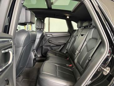 Porsche Macan — photo 11