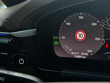 Porsche Macan I 4S Electric — photo 21