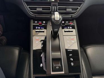 Porsche Macan — photo 14