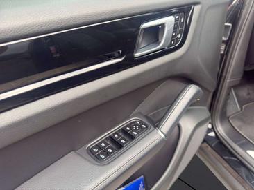 Porsche Cayenne III — photo 12