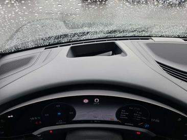 Porsche Taycan 4S — photo 8