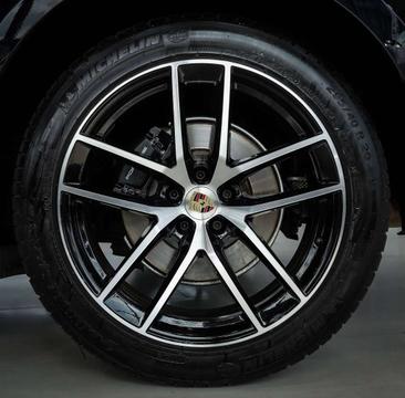 Porsche Macan — photo 13