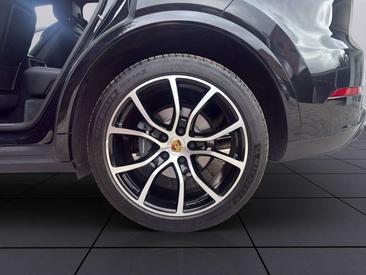 Porsche Cayenne III — photo 24